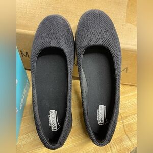 Skechers Women's Black Knit Flats